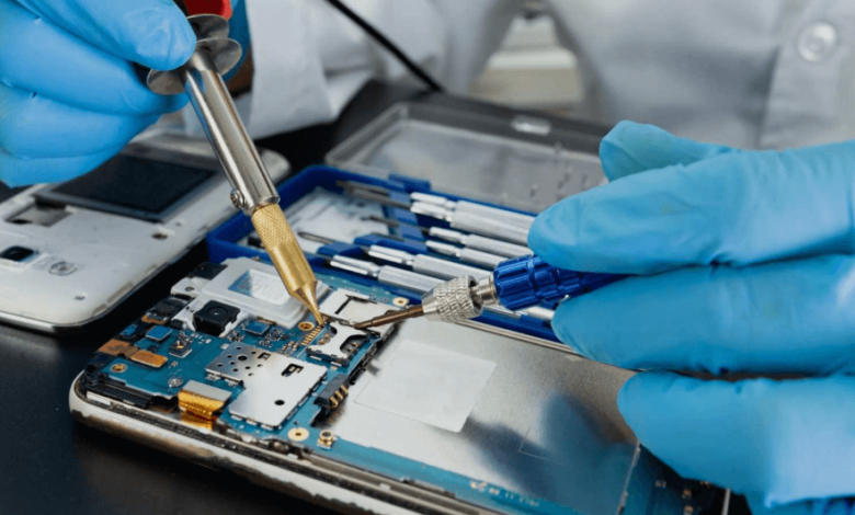 A First-Timer’s Guide to Picking a Reliable Phone Repair Service